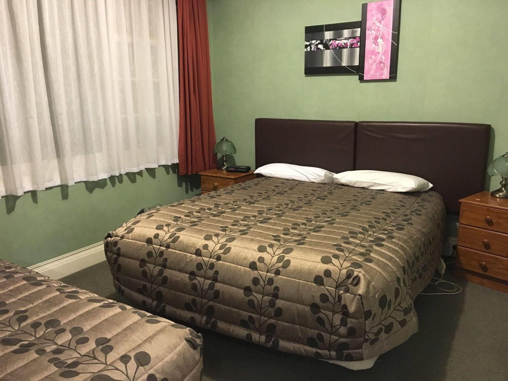 Colonial Motel Інверкаргілл Екстер'єр фото